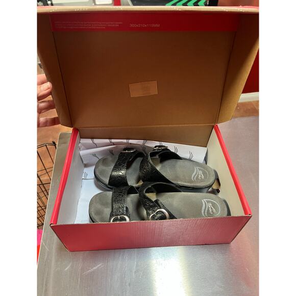 Dansko Sophie Sandals Size 39 US 8.5-9 Black Floral Tooled Leather Comfort Shoes - Picture 6 of 9